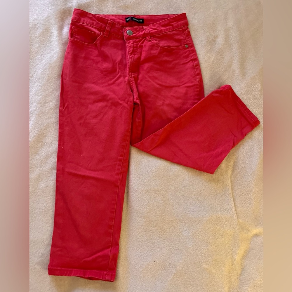 Lee Classic Fit coral capris. Fit like a size 6